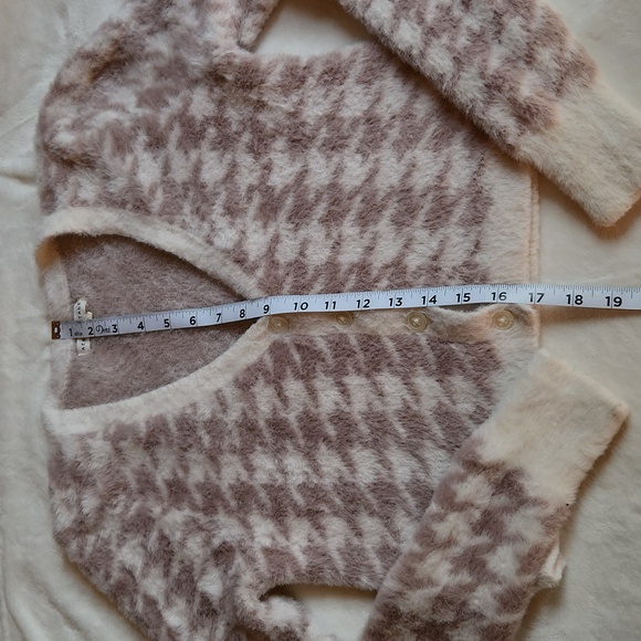 Aeropostale, Women's Super Soft, Fuzzy Pink Fall, Cropped Button-Up, Sweater - Picture 6 of 9